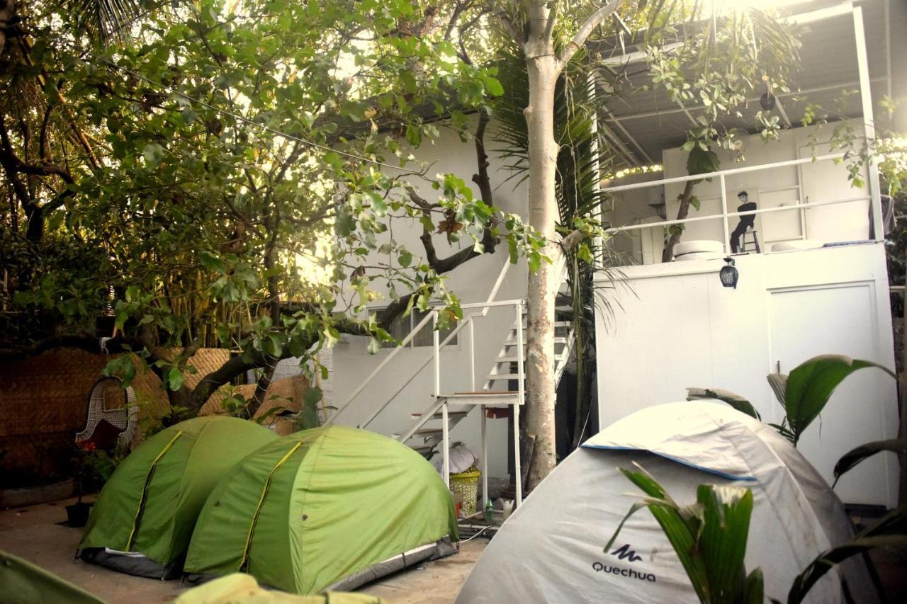 White And Tents, * Vagator
